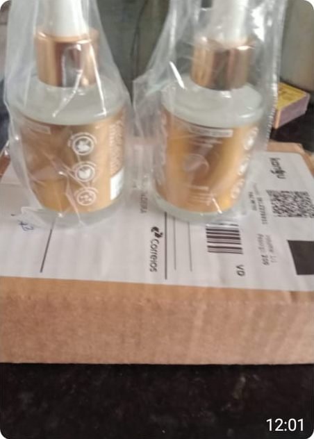 Dois frascos do Nova Beauty Sérum recebidos pelos Correios